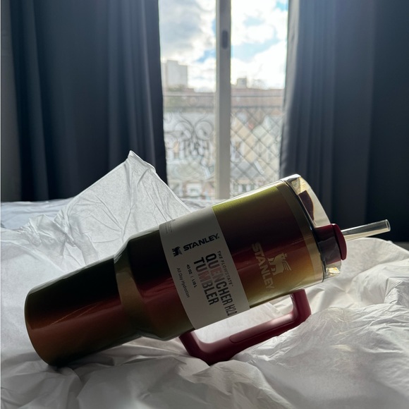 Stanley X Lainey Wilson “Country Gold” limited edition Quencher H2.0 tumbler - Picture 3 of 8